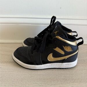 Nike Kids Black and Gold Sneakers
